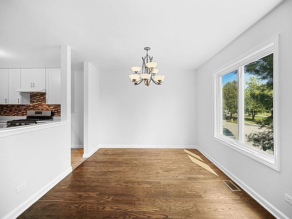 4th image of 239 Essex Ct