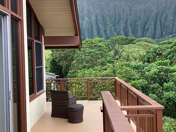 Upstairs private lanai - room for BBQ and outdoor dining