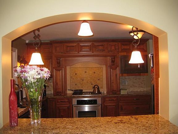 Kitchen & Breakfast Bar