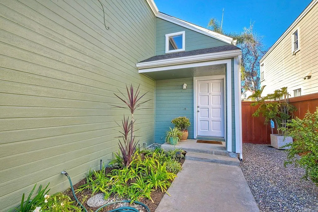 3 bed, 2.5 bath, 1556 sqft, $3,950 — Photo 3