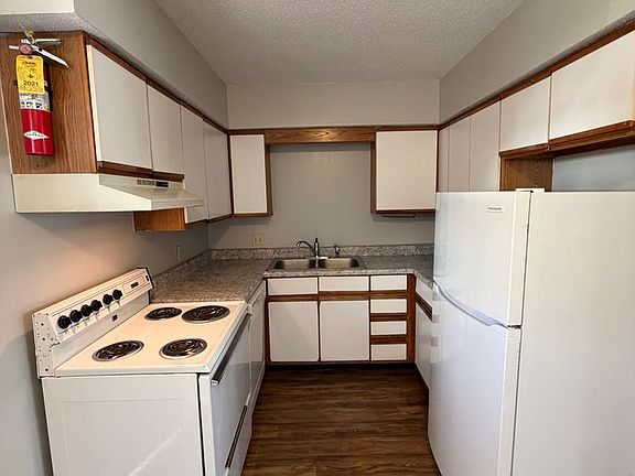 2nd image of 830 E College St APT K