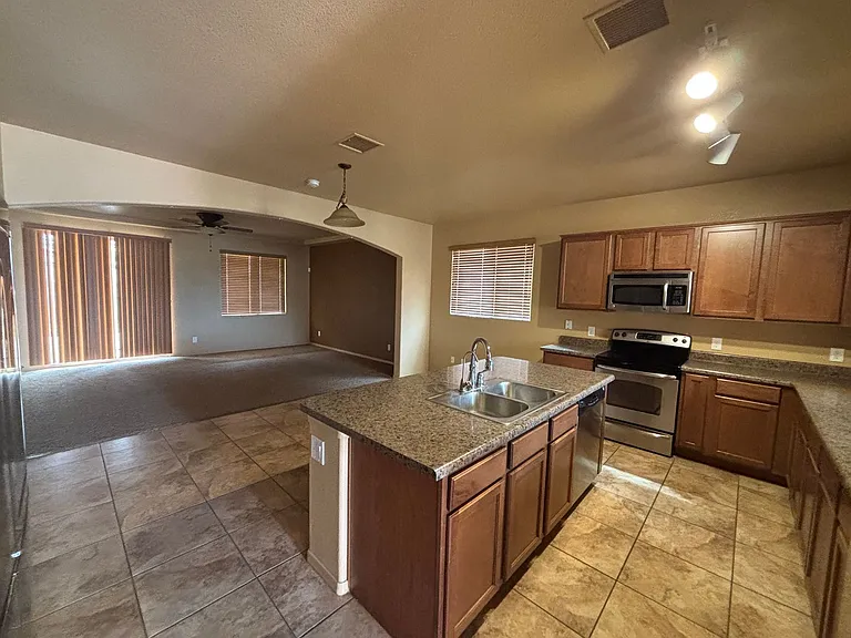 5558 Wilder Dr — Photo 4