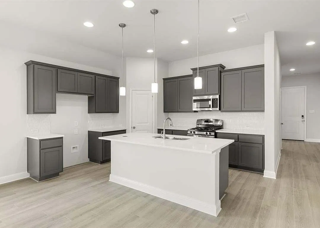 4 bed, 2264 sqft, $2,850 — Photo 2