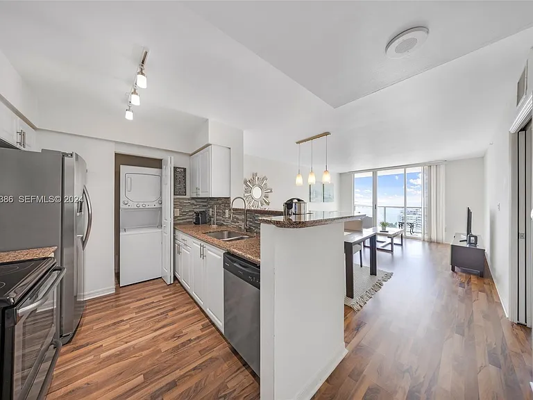 1155 Brickell Bay Dr #2207 — Photo 11