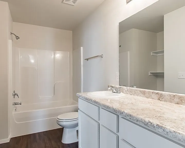 207 Pecan St — Photo 8