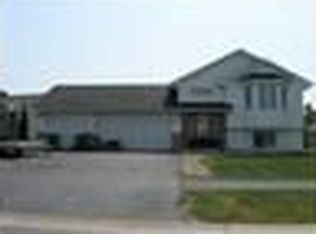 1130 Hidden Creek Blvd, Mayer, MN 55360