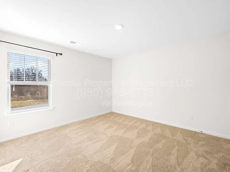 4015 Meadow Green Dr — Photo 24