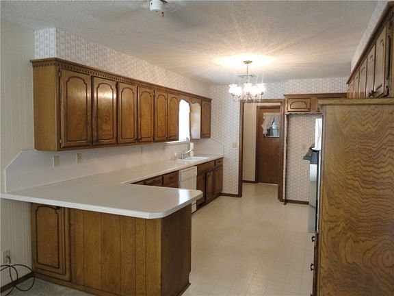 5th image of 9517 Trafalgar Dr