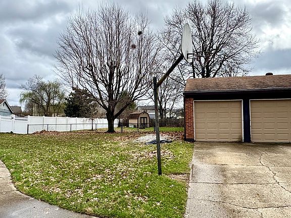 3rd image of 4025 Pineview Cir