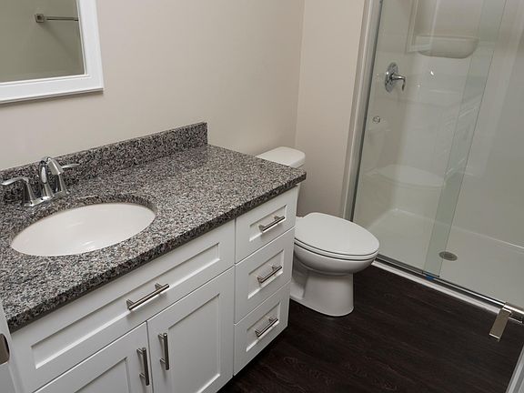 5th image of 911 N Milwaukee Ave APT 202