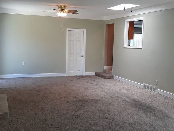 4th image of 2039 Yosemite Dr