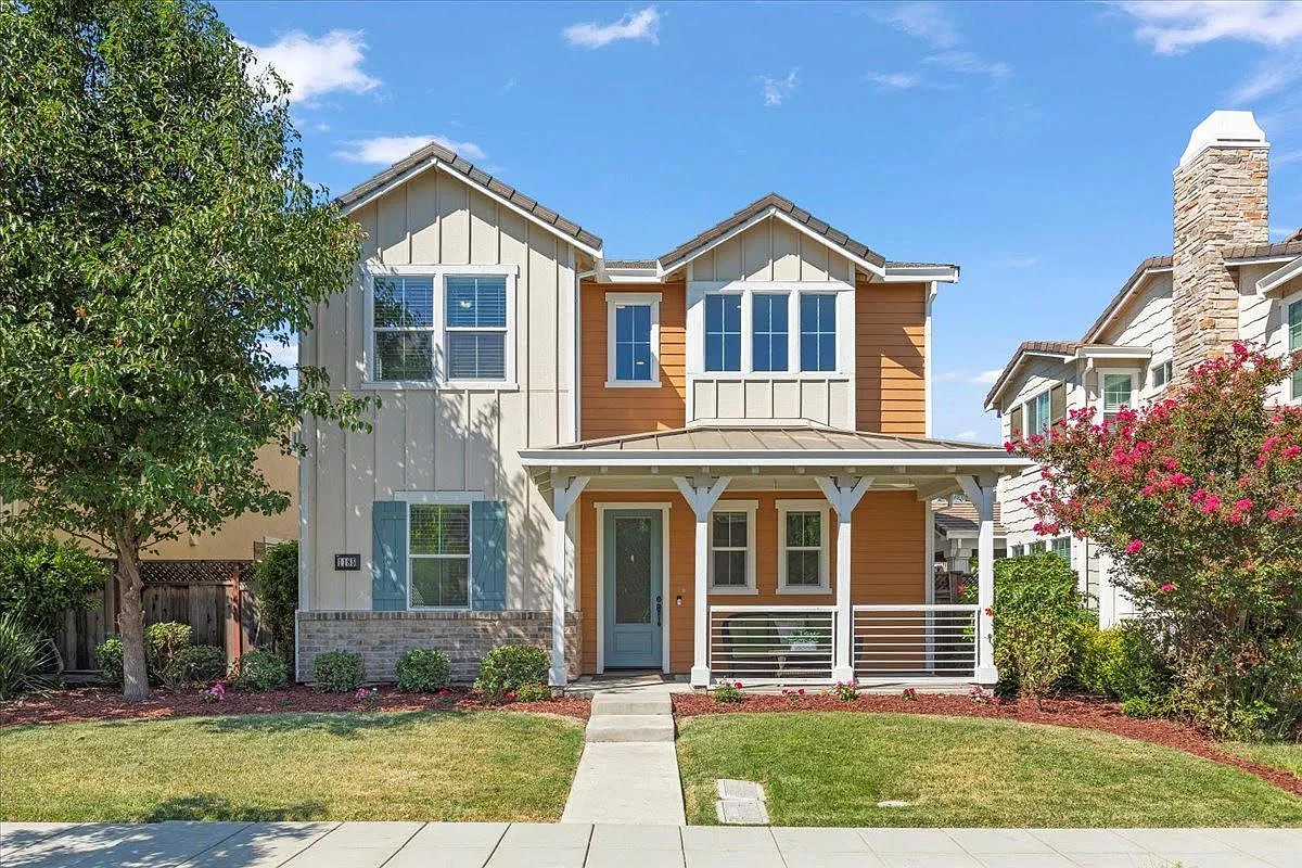 5 bed, 3.0 bath, 2749 sqft, $3,950 — Photo 1