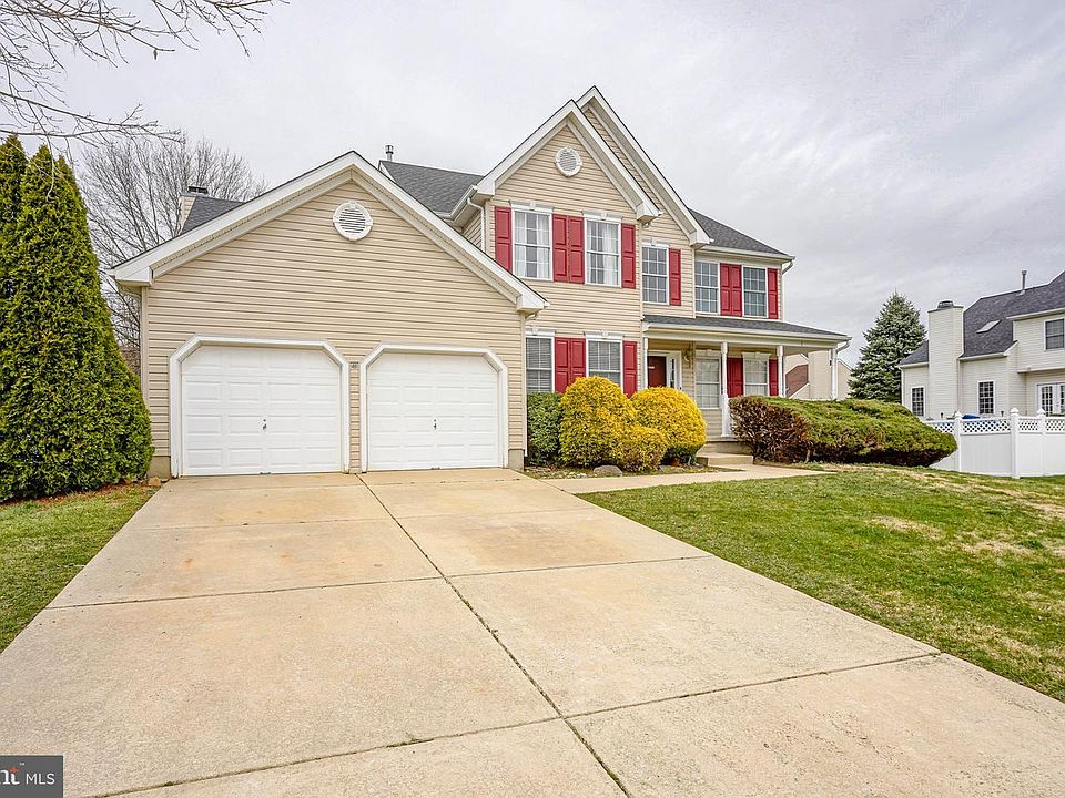 1st image of 31 Thornhill Dr