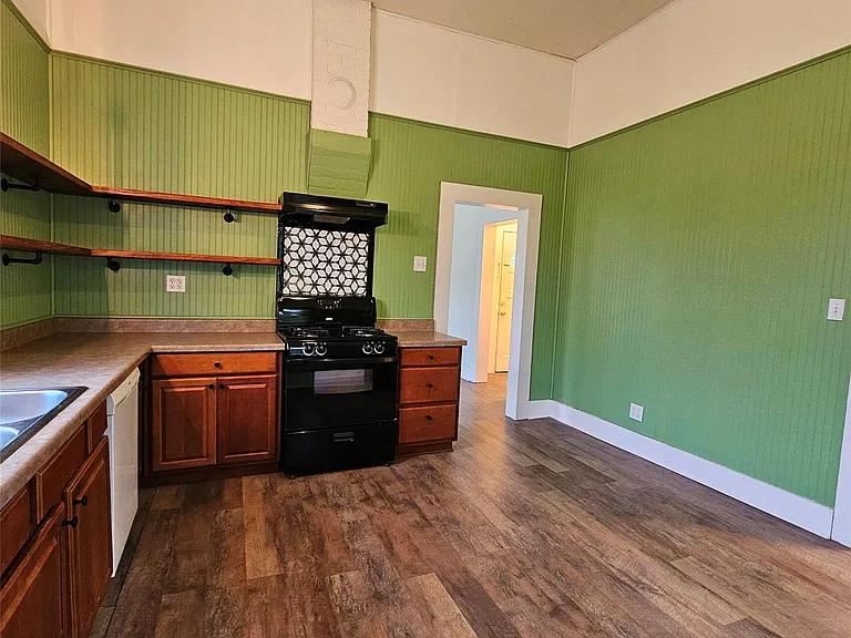 401 Shaw St — Photo 16