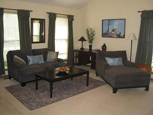 3rd image of 1084 Old Creek Ct
