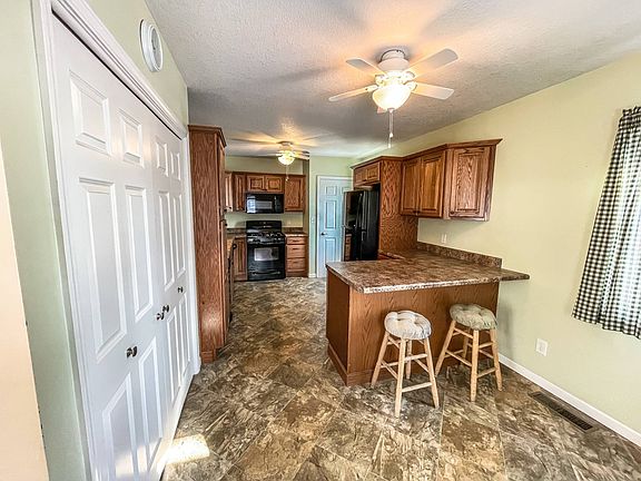 5th image of 1045 E Euclid Ave