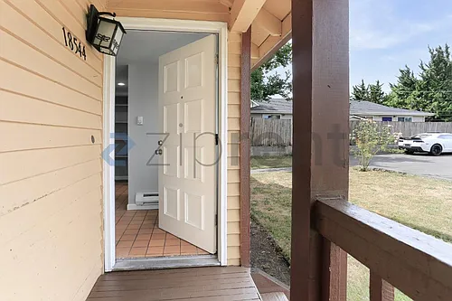 18544 Midvale Ave N Photo 1