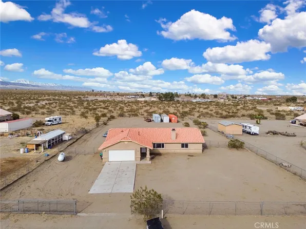 14330 Riggins Rd, Phelan, CA 92371