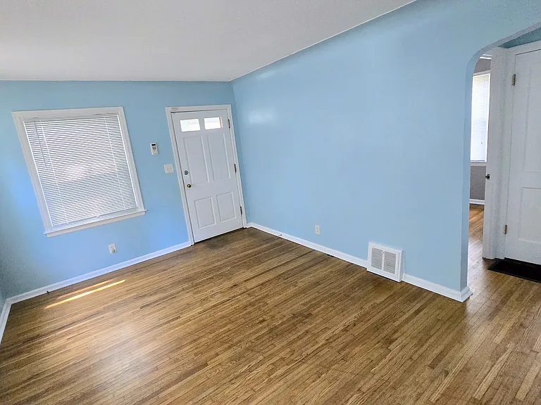 536 Sunset Blvd — Photo 6