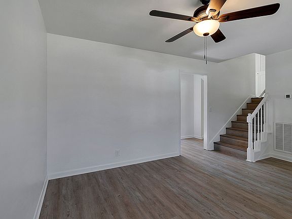5th image of 124 Grenadier Dr