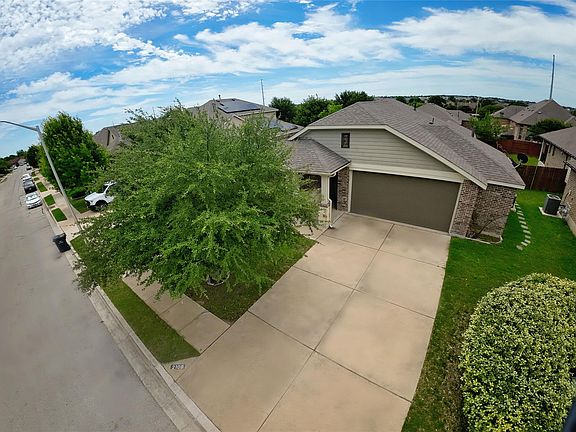 4th image of 2108 Maplewood Dr