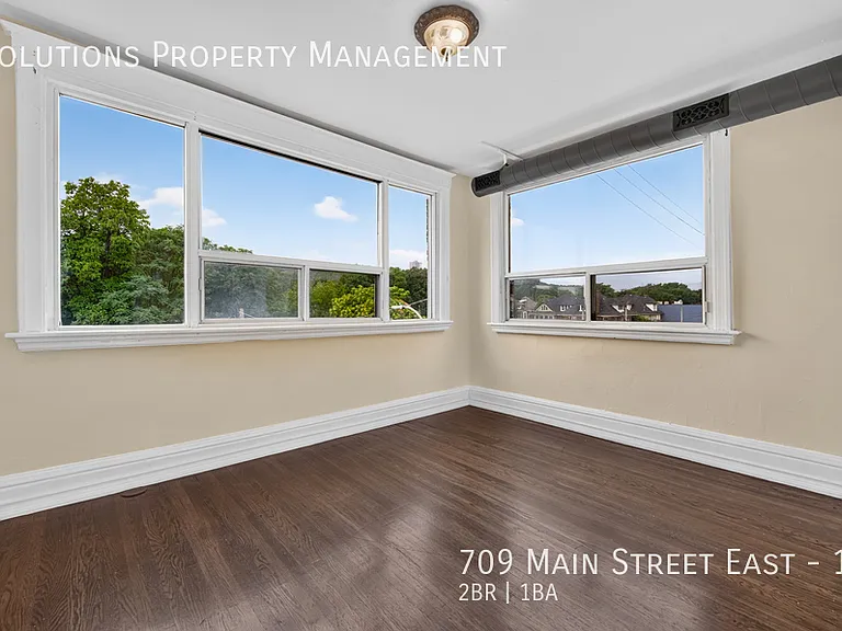 709 Main St E #11 — Photo 10