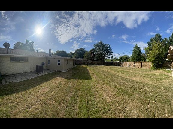 4th image of 2059 Viking St