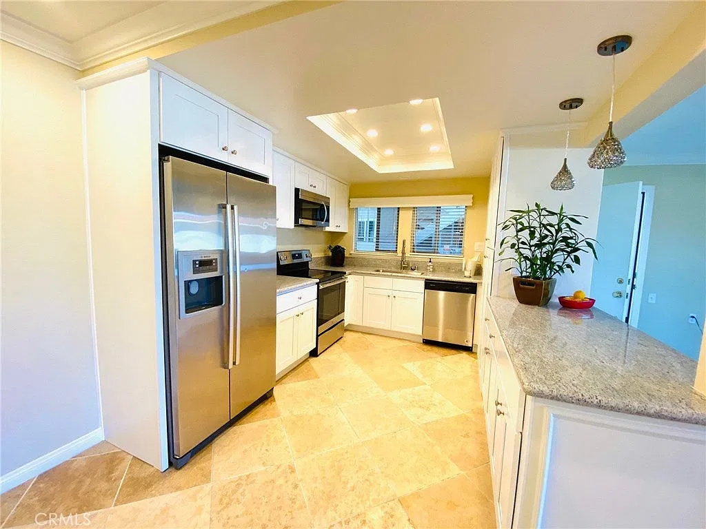 2 bed, 1009 sqft, $3,200 — Photo 3