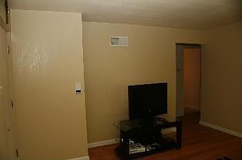 3rd image of 211 Monclay Ct APT 2N