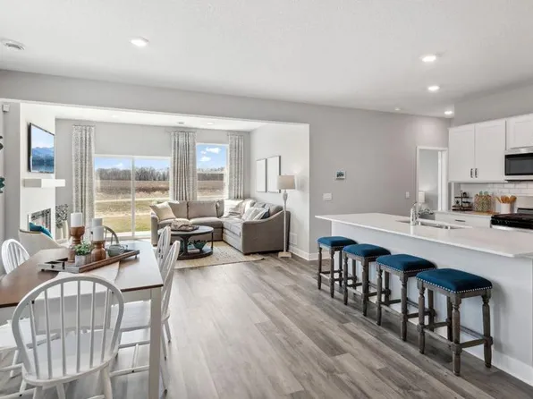 329 Sunflower Cir, Waconia, MN 55387