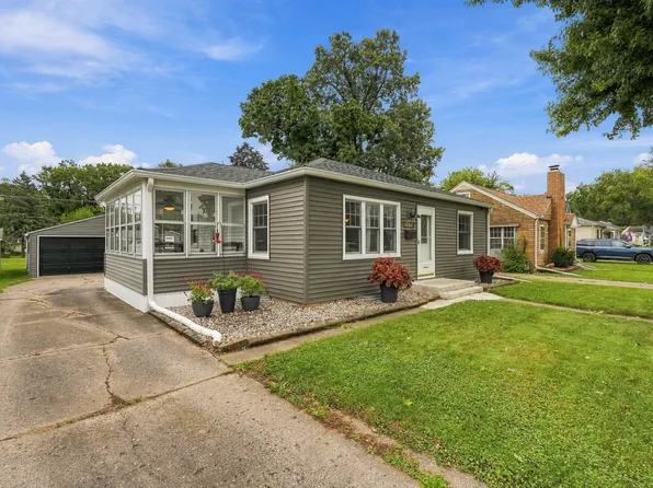 2506 7 1/2 St, East Moline, IL 61244