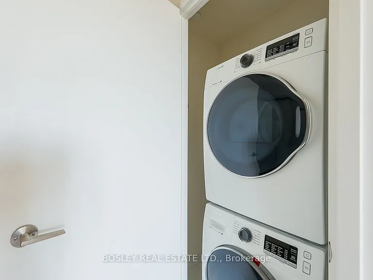 30 Roehampton Ave #3403 — Photo 26