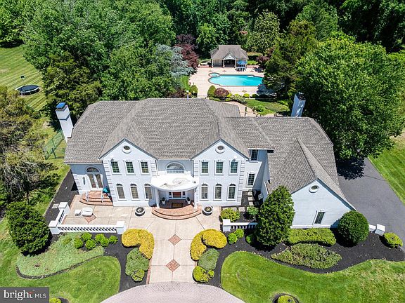 3rd image of 228 Munn Ln