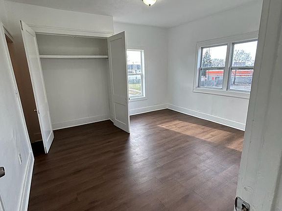 Large bedroom with 2 closets