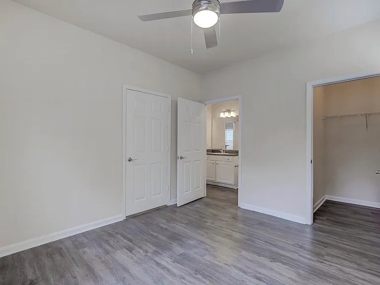 Lakeside at Town Center Apartments — Photo 39