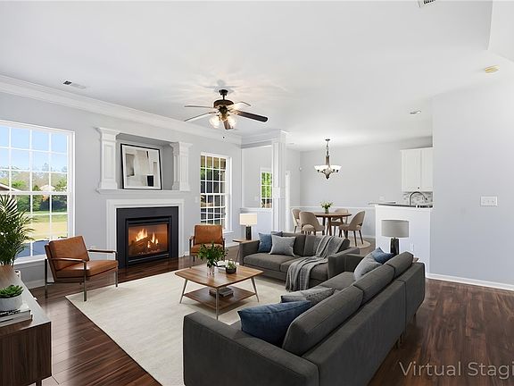 3rd image of 10 Crested Spring Ct
