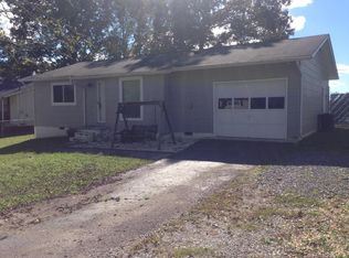 121 Foxwood Cir, Oliver Springs, TN 37840