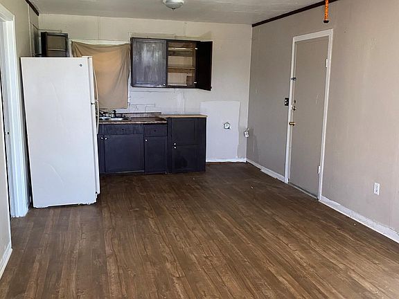 Kitchen (living and kitchen all one room)