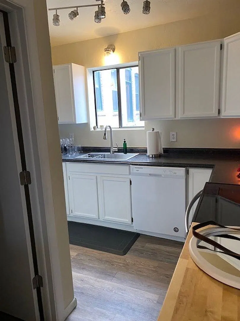 Beautiful Apartment in Downtown Rifle — Photo 2