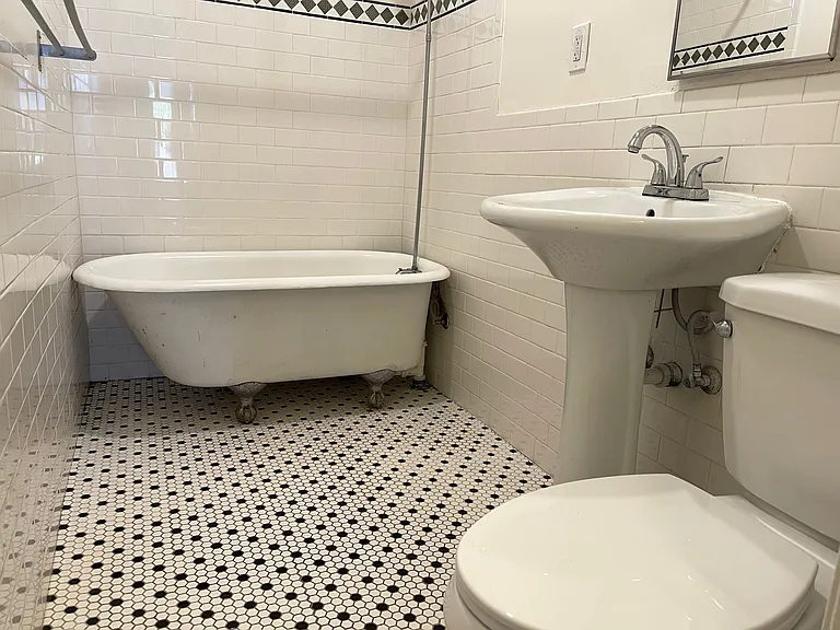 3000 Kenwood Ave #3000 — Photo 6