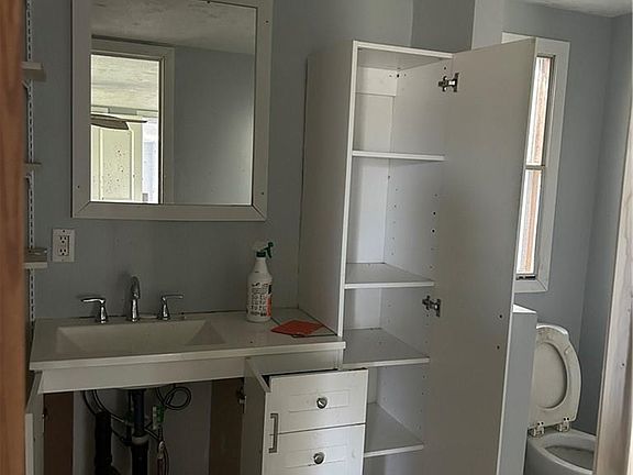 5th image of 606 N Stanford St