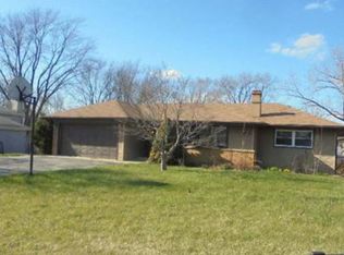 2200 Witchwood Ln, Lindenhurst, IL 60046