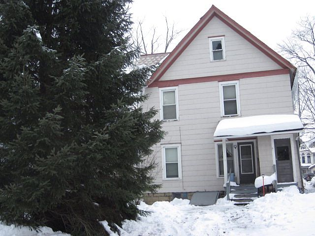 2nd image of 679 Park Ave
