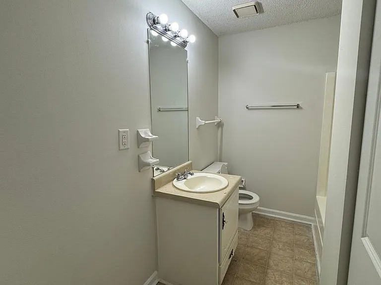 111 Fairhaven Ct — Photo 26