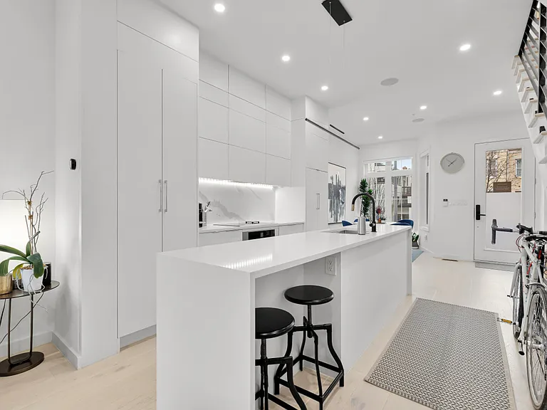 146A S St NW — Photo 8