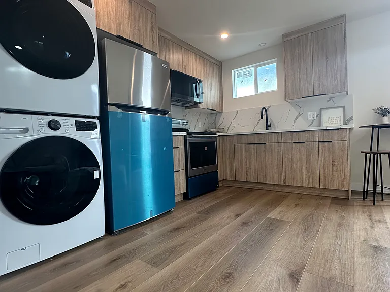 5226 1/2 Tilden Ave — Photo 8
