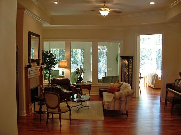 2nd image of 617 Colonial Dr