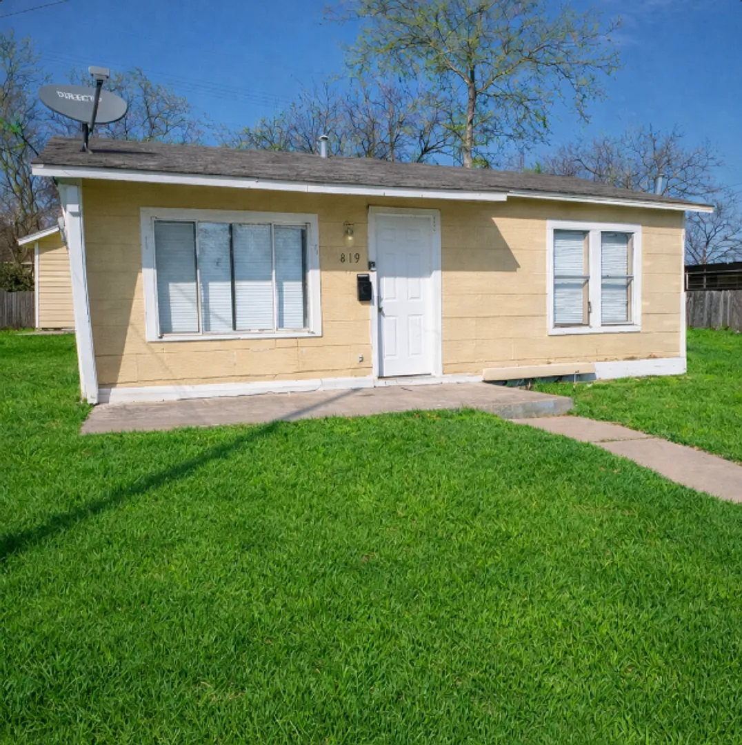 Great Home Near AT&T Center and Downtown! — Photo 2
