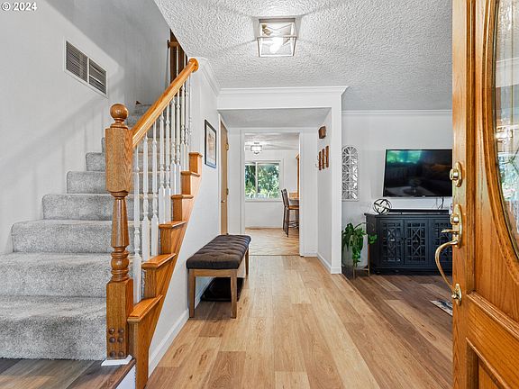 3rd image of 18204 NE Cedar Dr