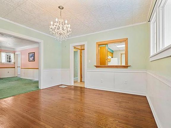 5th image of 233 Main St